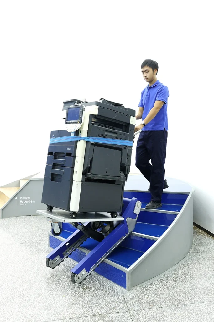 CT310 — trasporto di attrezzature sulle scale
