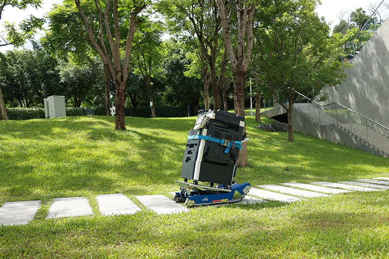 CT50 — trasporto di una fotocopiatrice in esterno
