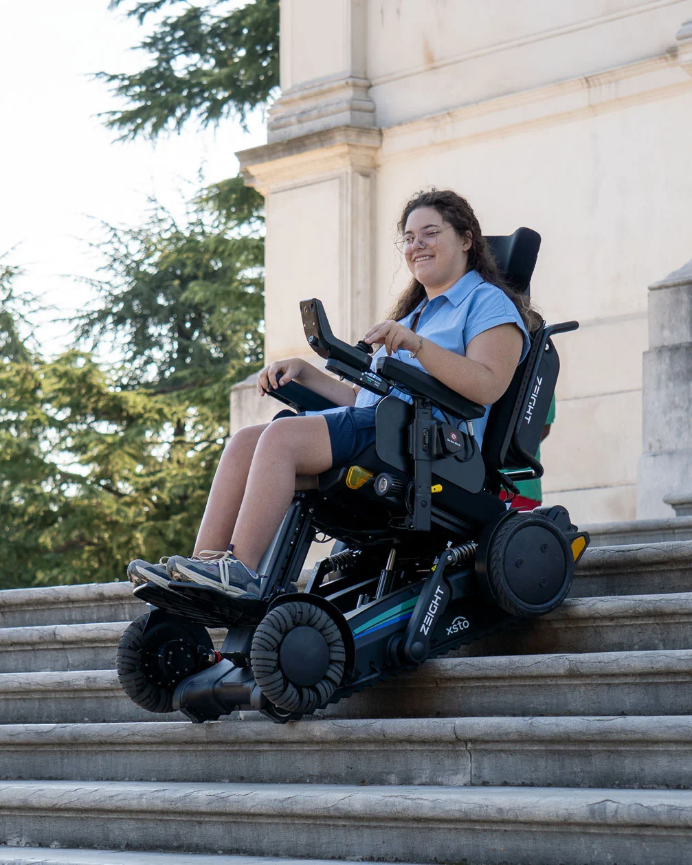Dimostrazione della carrozzina saliscale X12 su una scalinata